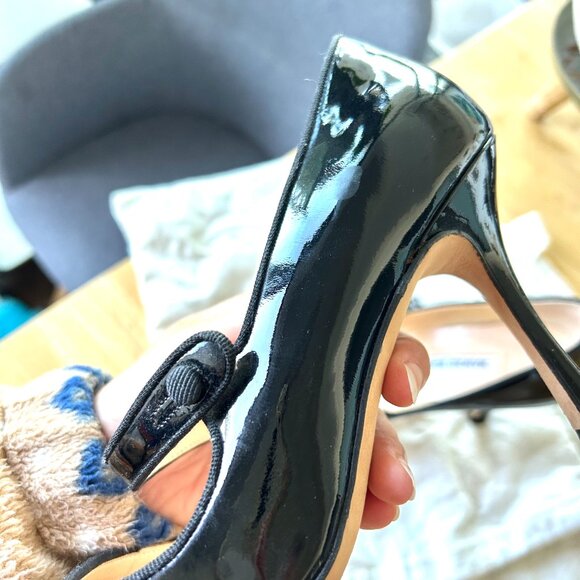 Manolo Blahnik Black Patent Leather Mary Jane Classic Pumps 39 - Picture 6 of 10